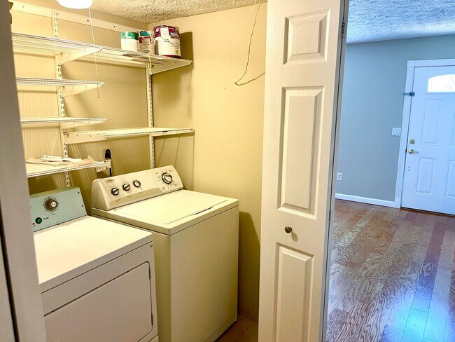 Building Photo - Welcome to this charming 3-bedroom, 2.5-ba...