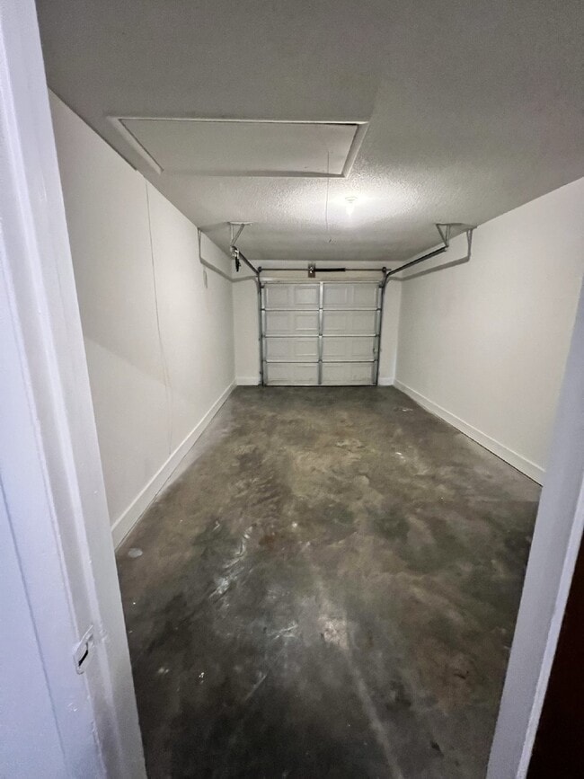 Building Photo - Home For Rent