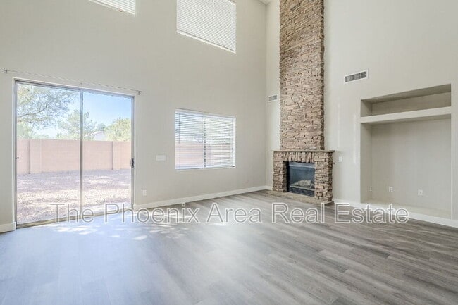 Building Photo - 45929 W Sky Ln