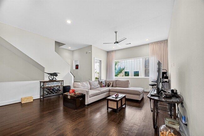 Building Photo - 1232 W 24th St