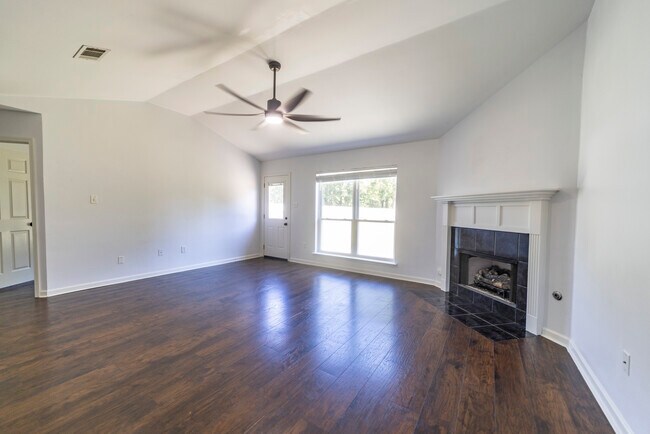 Building Photo - 35576 Melrose Ave