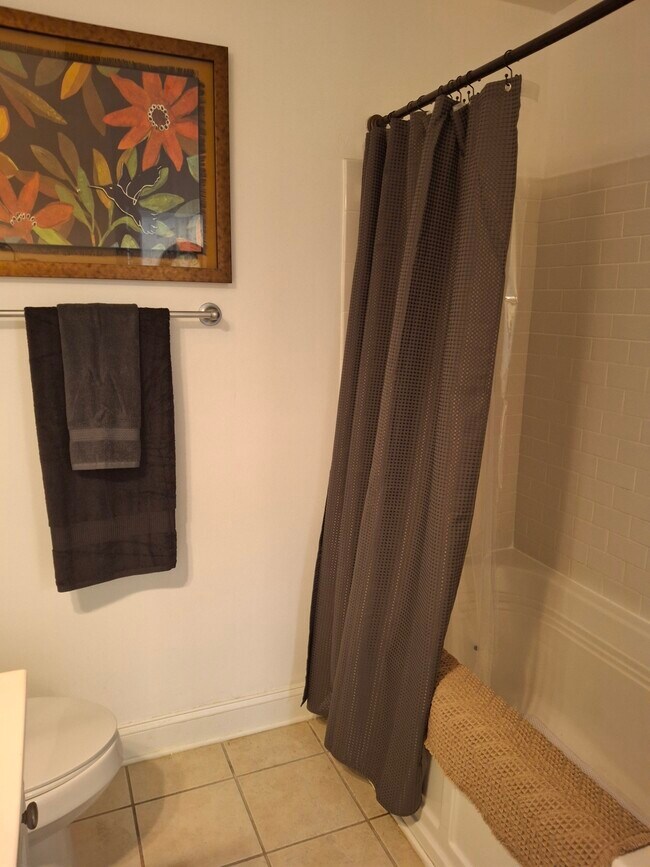 Building Photo - 300 W 5th St