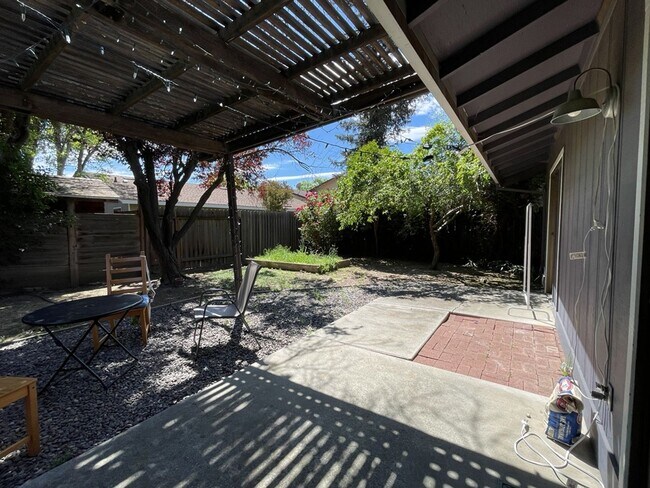 Building Photo - 3 Bedroom 2 bath home in North Davis