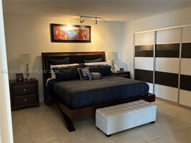 Building Photo - 6917 Collins Ave