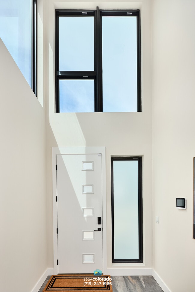 Glenn St - Entrance - 2248 Glenn St