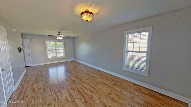 Building Photo - 209 Oak Ridge Ln