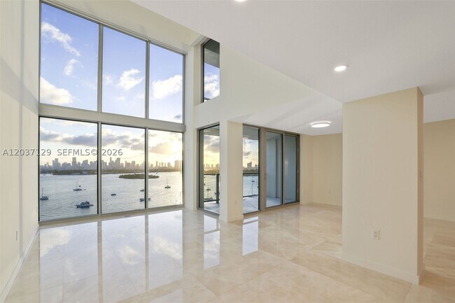 Building Photo - 1500 Bay Dr E