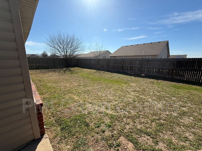 Building Photo - 8946 S 260th E Ave