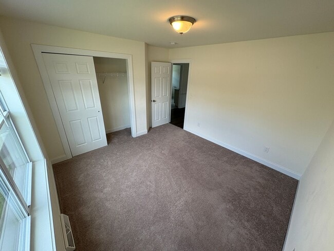 Building Photo - Charming 4 bedroom 3 bath in Ballston Lake #
