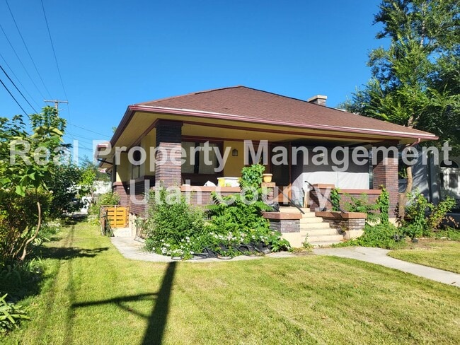 Building Photo - 159 N 400 E