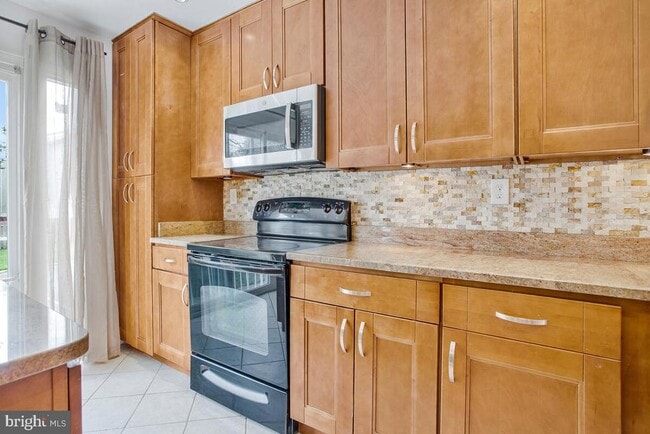 Building Photo - 205 Castleton Pl