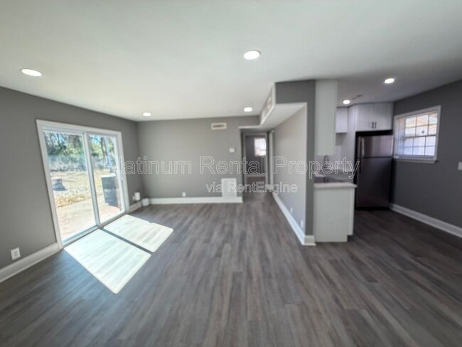 Building Photo - 1492 Waverly Way