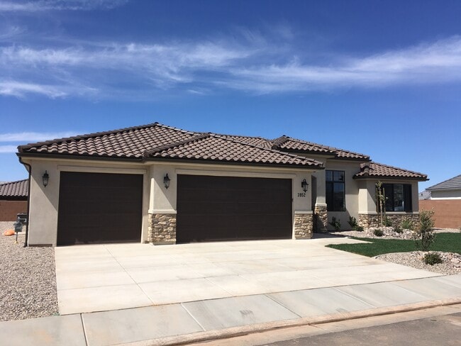 Primary Photo - 3952 S Saddleback Rd