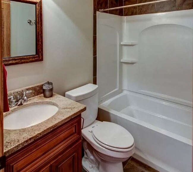 Building Photo - 913 22nd Ave SE