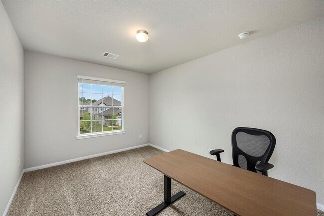 Building Photo - 2256 Raider Dr