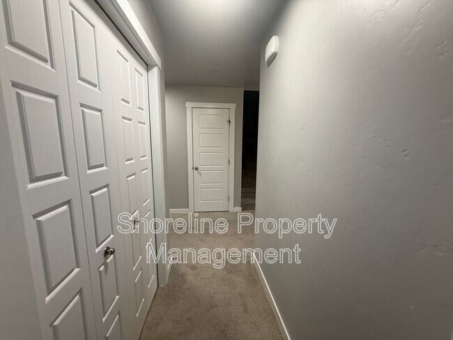 Building Photo - 973 S Nautilus Ave