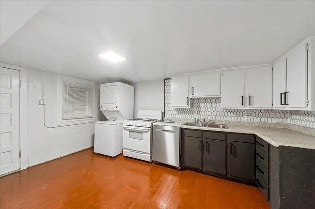 Building Photo - 1645 W Beach Ave