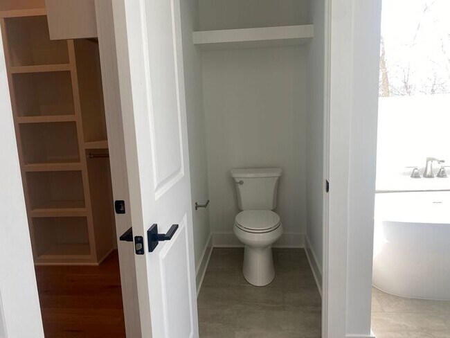 Building Photo - 4 Bed 3 Bath - 4 Min from Downtown - LAWN CARE INCLUDED