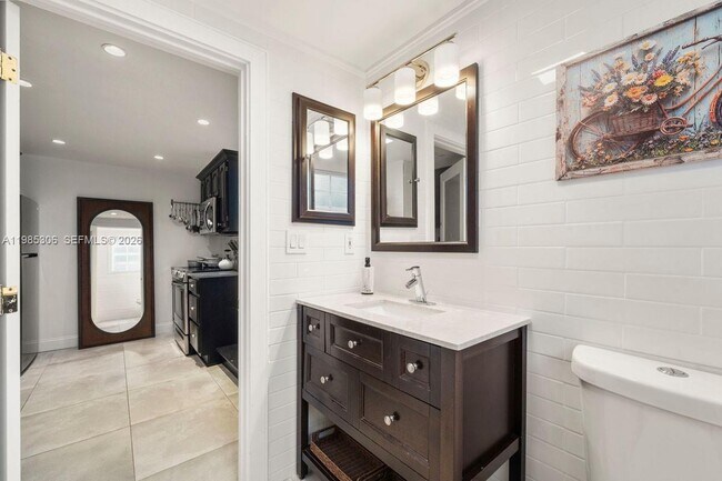 Building Photo - 151 NE 43rd St