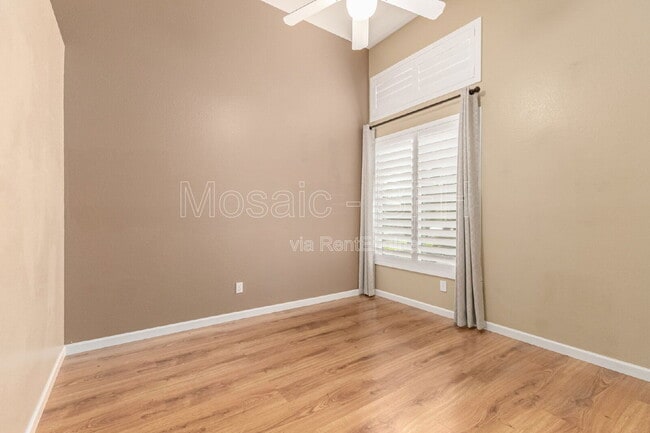 Building Photo - 2738 E Silverwood Dr