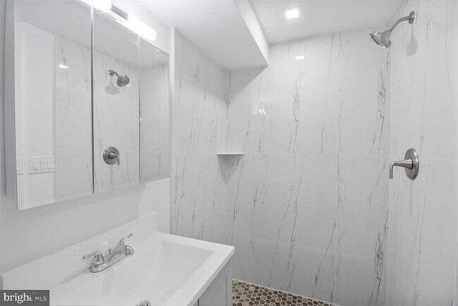 Building Photo - 530 Laurens St