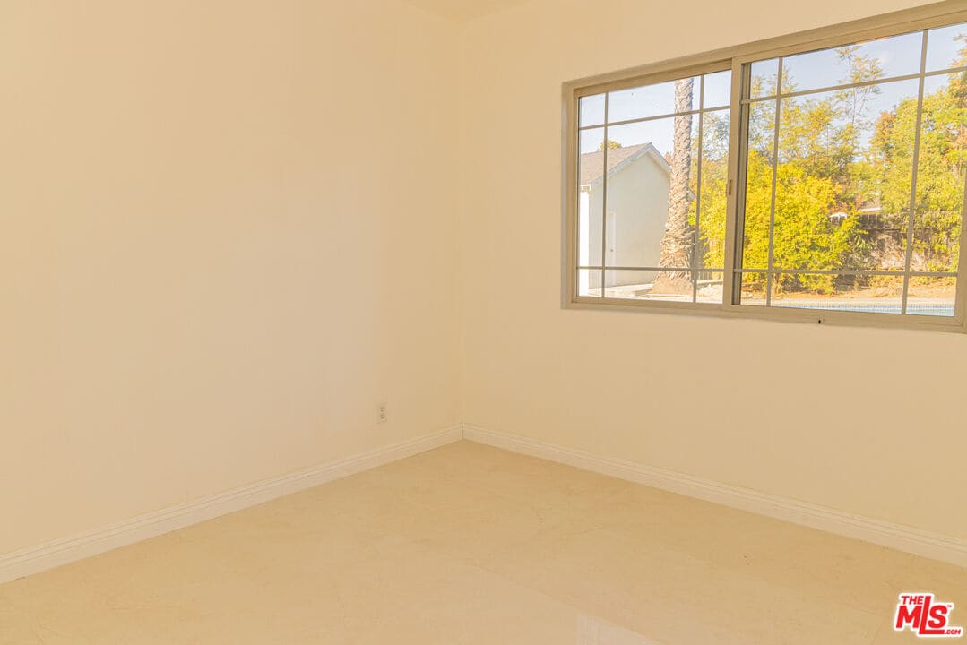 Building Photo - 5604 Valley Circle Blvd