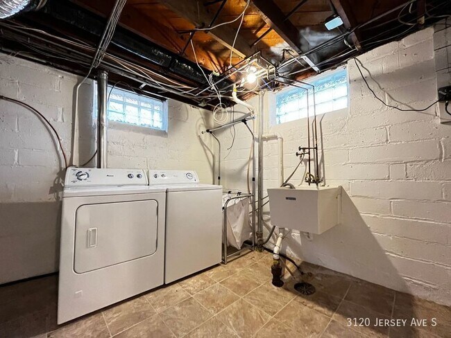 Building Photo - 3120 Jersey Ave S