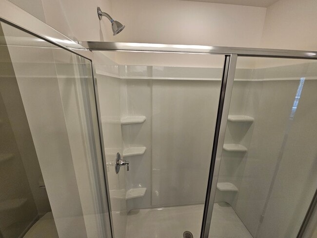 Building Photo - Like New Town Home in Kellerton Place, Monroe!