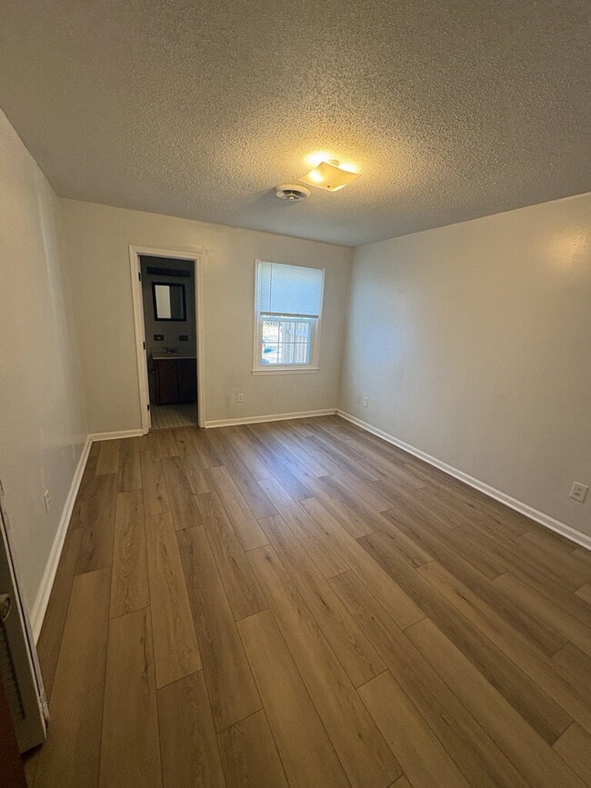 Building Photo - 103 Pine Crest Dr