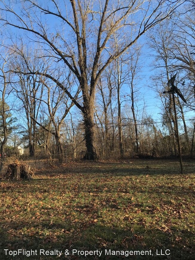 Building Photo - 4 br, 1 bath House - 108 Airport Rd.