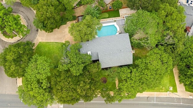 Building Photo - 2922 Thousand Oaks Dr