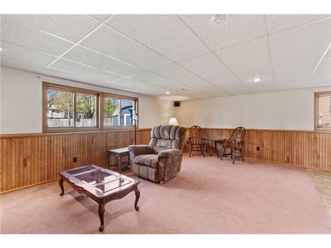 Building Photo - Stunning home located in the heart of Apple Valley *3 bed*2bath Available 10/1!
