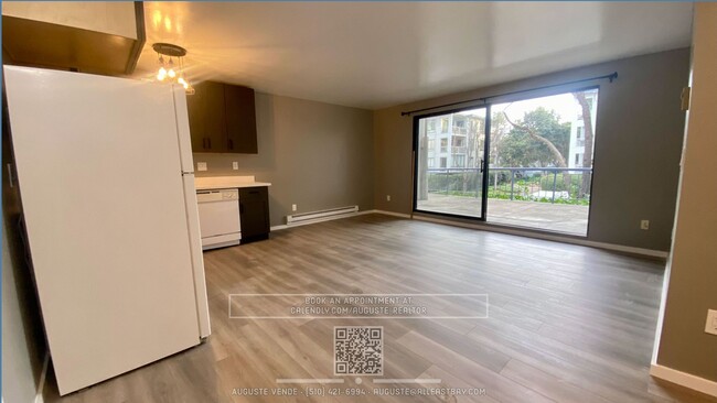 Building Photo - Fully Remodeled Large 1-Bed w/ Walk-in Clo...