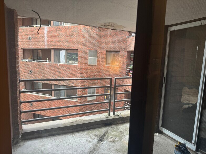 Building Photo - 153 Kelton St