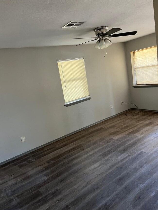 Building Photo - 705 Guadalimar St