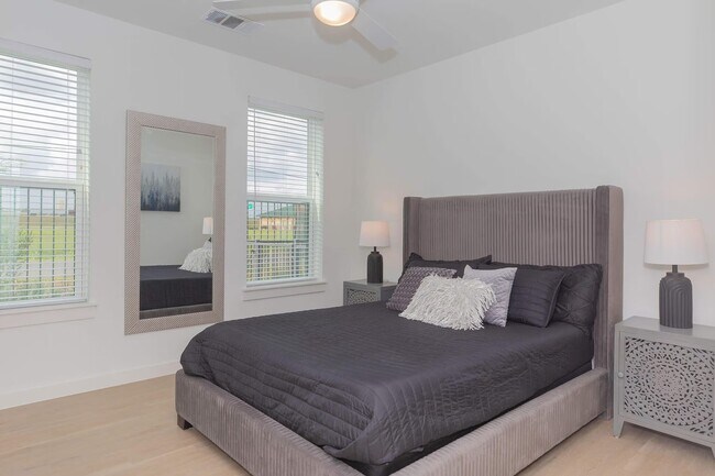 Building Photo - Stylish Houston Apartment | $99 Move-In!