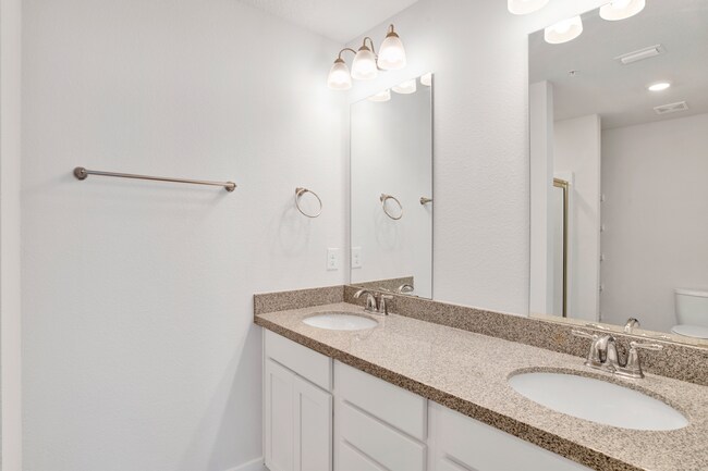 Building Photo - 3 bed gated community home with community ...