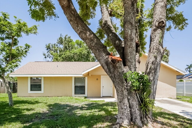 Building Photo - 800 Jarmilla Ln