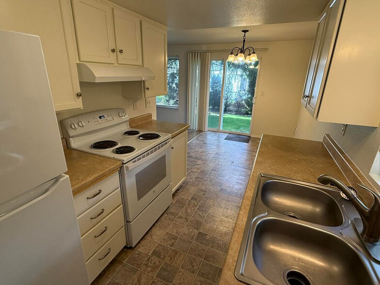 Kitchen looking towards dining area - 9127 Meridian Pl NE