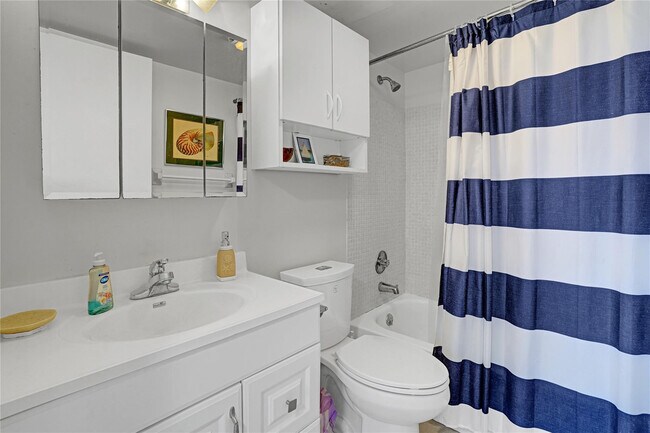 Building Photo - 4200 N Hwy A1A