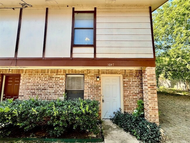 Building Photo - 3047 Olympia Dr