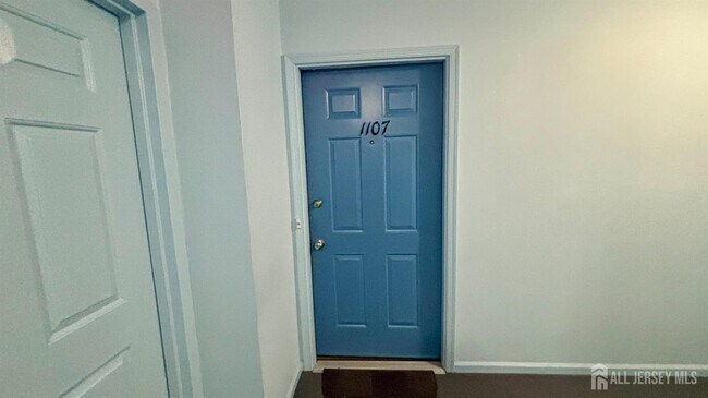 Building Photo - 1107 Woodhaven Dr