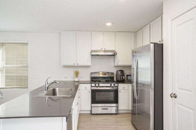 Building Photo - "Spacious 4-Bed, 3-Bath Gem in Converse – Your Perfect 1,950 Sq Ft Retreat!"