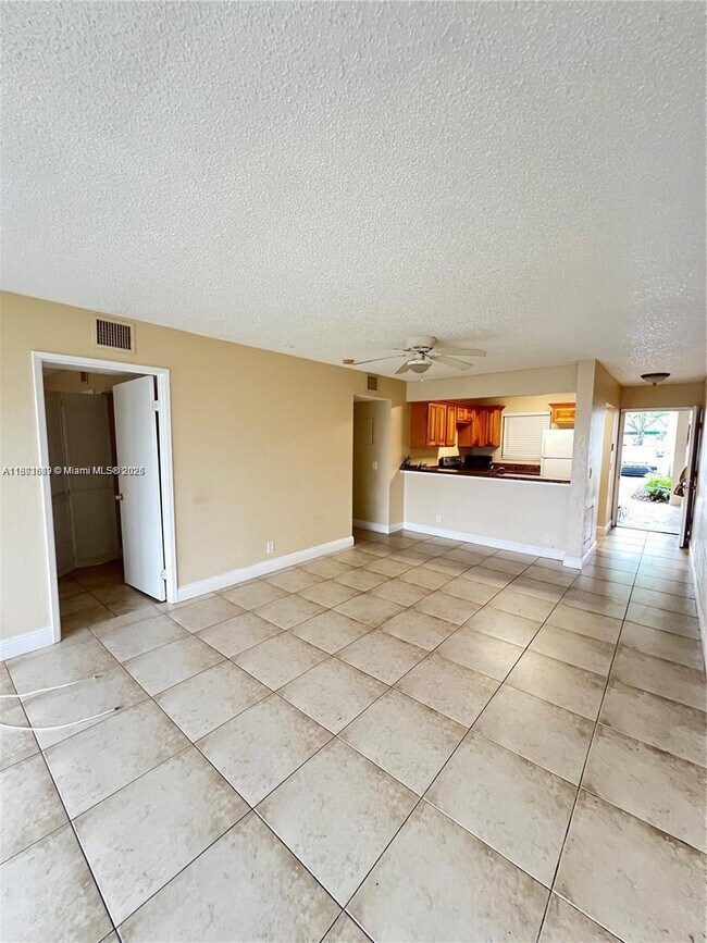 Building Photo - 1523 Lake Crystal Dr
