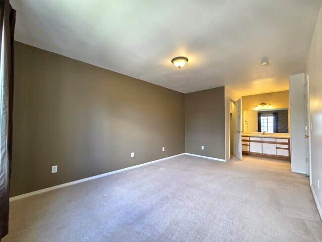 Building Photo - 2940 W Villard St