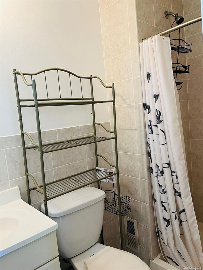 Building Photo - 40 Willets Dr