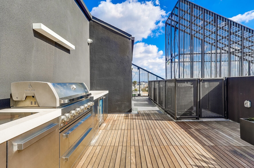 Building Photo - 3630 Overland Ave