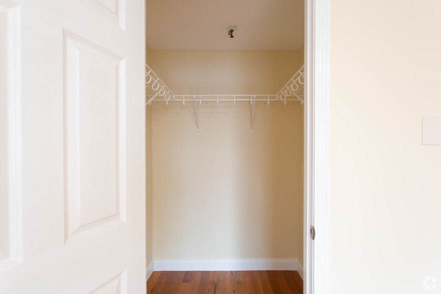 1 Bd, 1 Ba - Closet - Hampton Arms Apartments