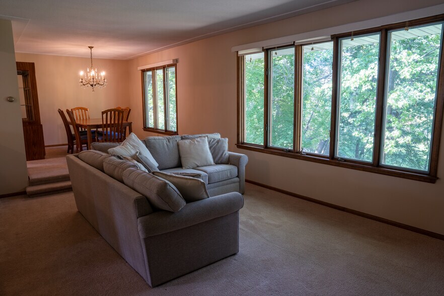 Building Photo - 593 Rice Creek Ter NE