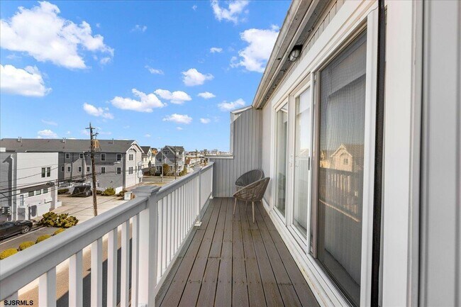 Building Photo - 9616 Pacific Ave